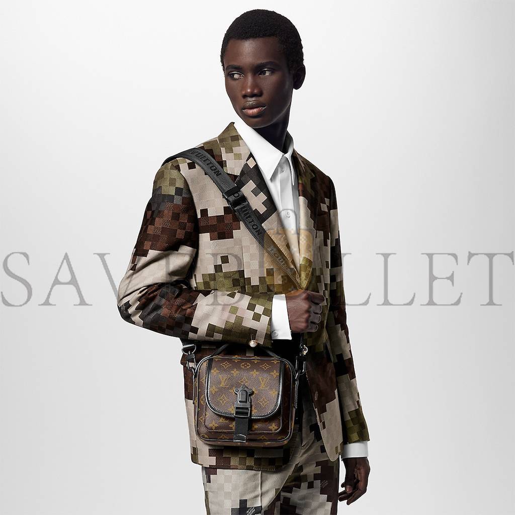 LOUIS VUITTON QUEST MESSENGER M46973 (18*18*10cm) LOUIS VUITTON QUEST MESSENGER M46973 (18*18*10cm)